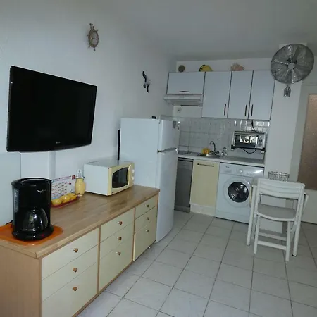 Moderne Avec Piscine, Proche Plage, Calme, Vert, Confort - Motte - Fr-1-328-105 شقة *